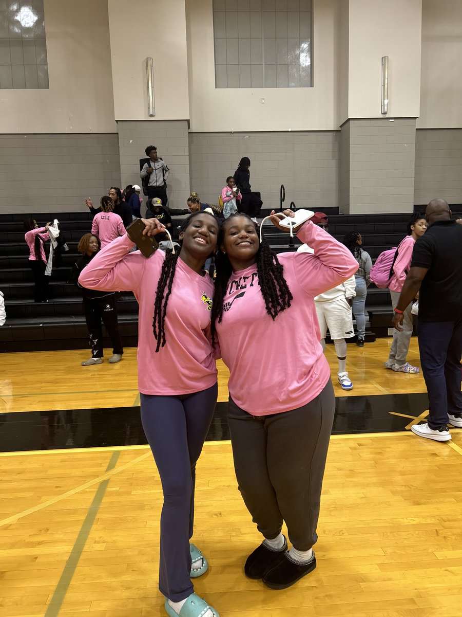 Zoe Lessears tweet media