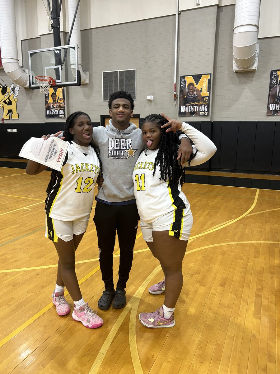 Zoe Lessears tweet media