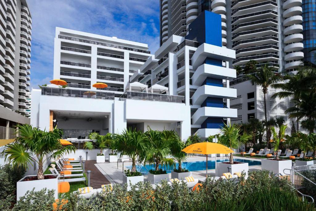 The Black-owned business we are featuring this week is @HiltonCabana. 
 
The Hilton Cabana Miami Beach is owned by the RLJ Lodging Trust’s hotel collection. It is one of the properties owned by Robert L. Johnson, the founder of @BET.
#BlackHistoryMonth #mbbiz