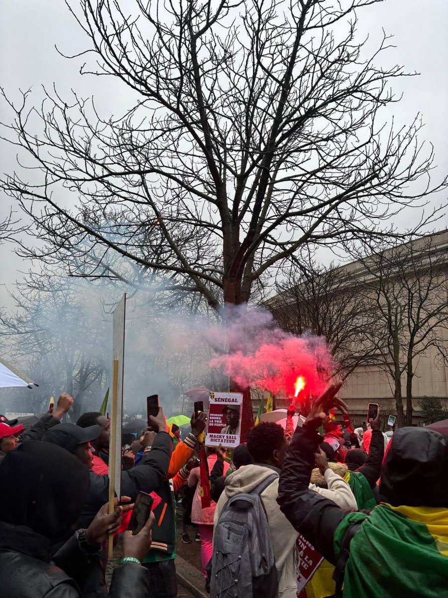 L_Activiste226's tweet image. Macky Sall @Macky_Sall doit démissionner. 

Trop c’est trop . 

#Free_Sénégal🇸🇳❤️🙏🏿✊🏿