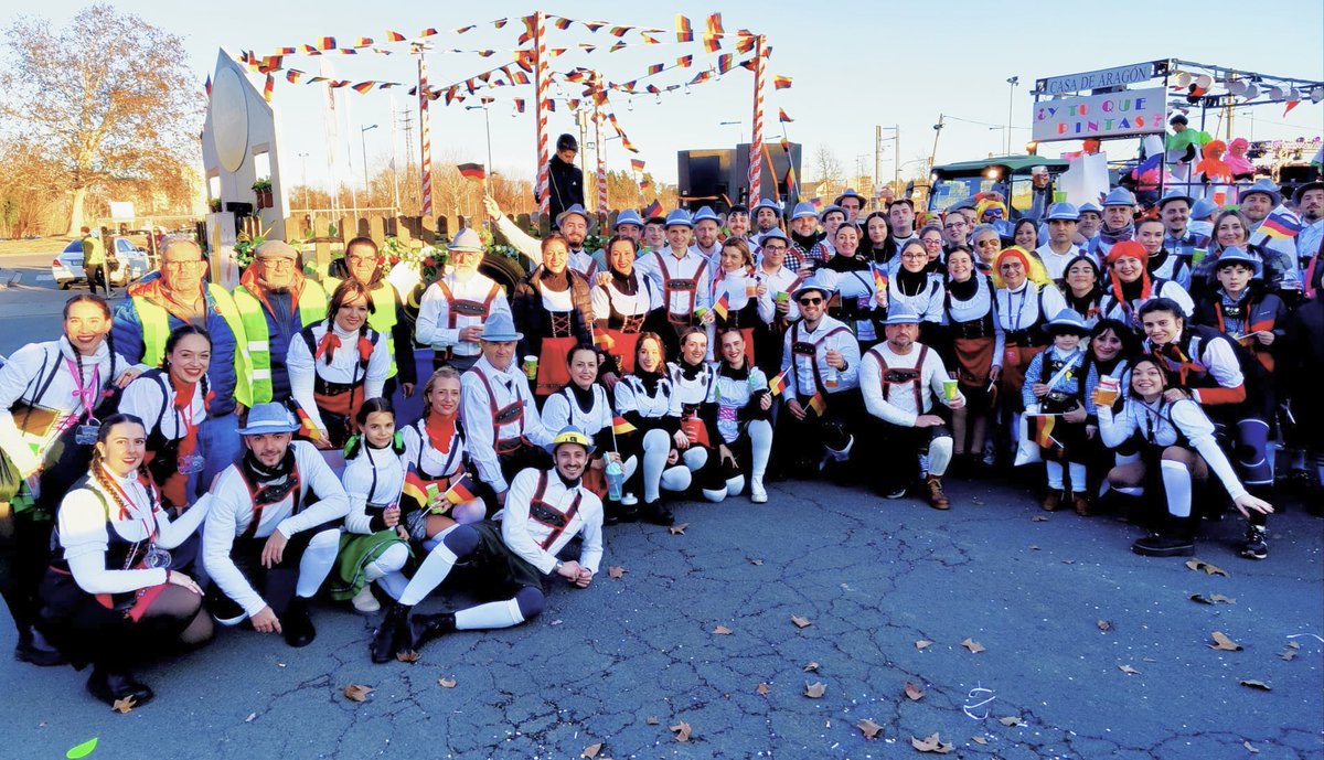 AplecCaragol's tweet photo. 🎭🎼🍻 Bavaresos i bavareses de l’Aplec… Que arrenqui la #Cervisia #Fest al #CarnavalLleida2024!
🐌 #SomFecoll #AplecLleida #Tradicions https://t.co/ni1p6mnZ7D