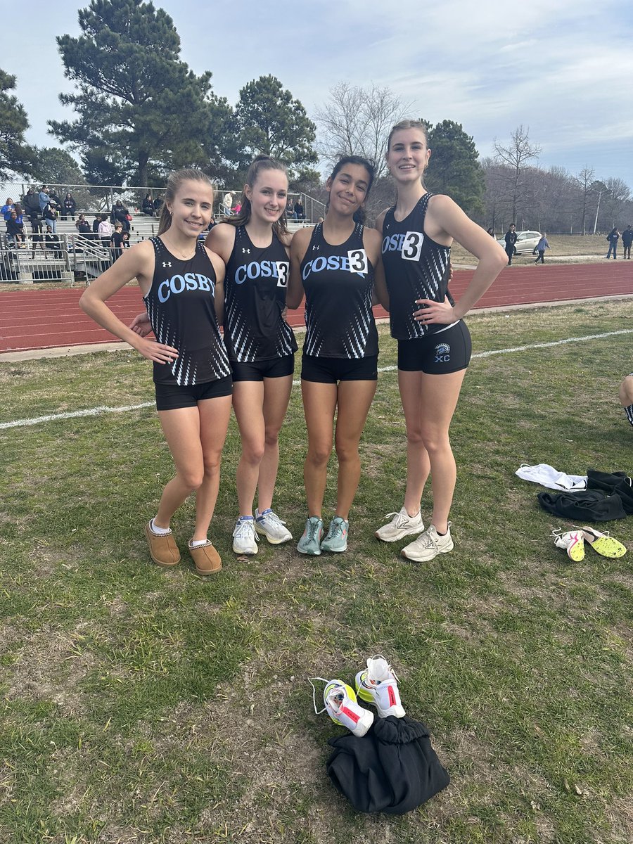 Awesome race for the Titan ladies today! Kenley, Katie, Kirsten and Bella with a 2nd place regional finish in the 4by 800! Next up states 👀 🥈