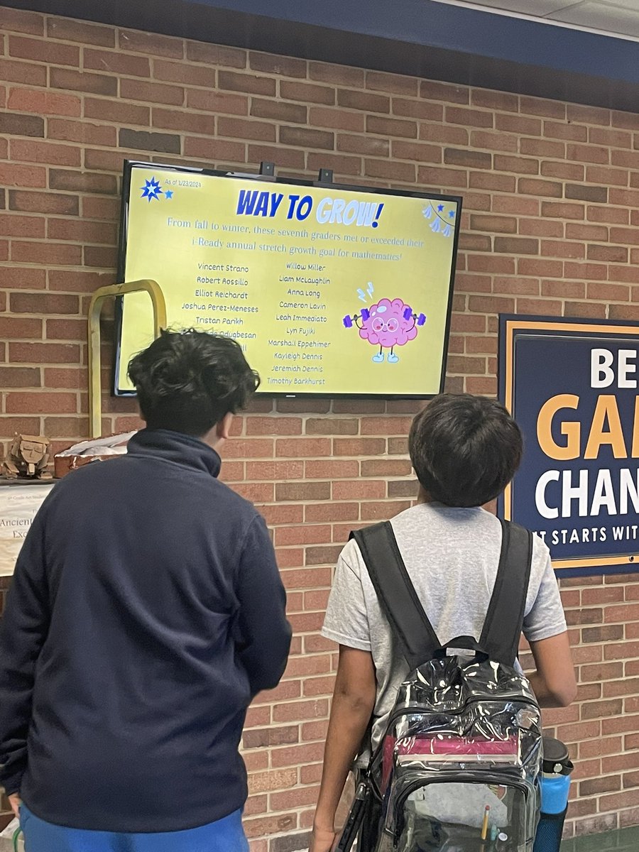 MrsBeckTech's tweet image. Proud #HBMSWarriors checking out their achievements. #WayToGrow