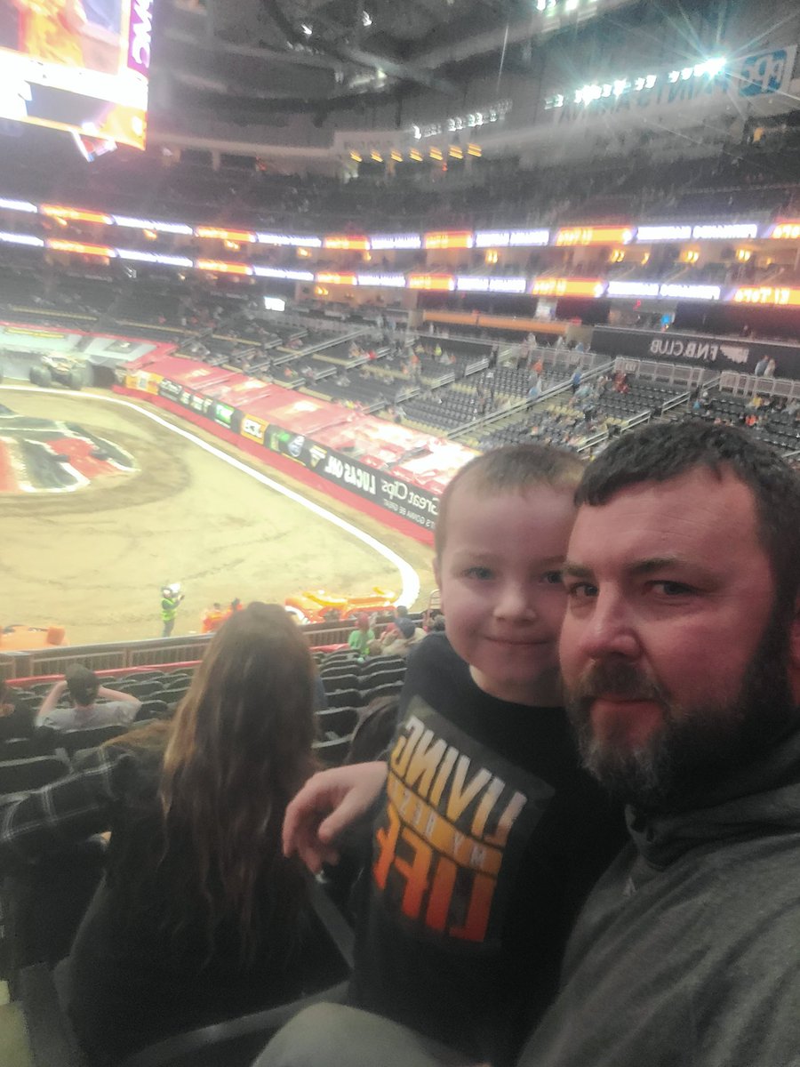 ChuckT80's tweet photo. #MonsterJam #gravedigger 
Great way to spend a Saturday https://t.co/FoRUazaSgN