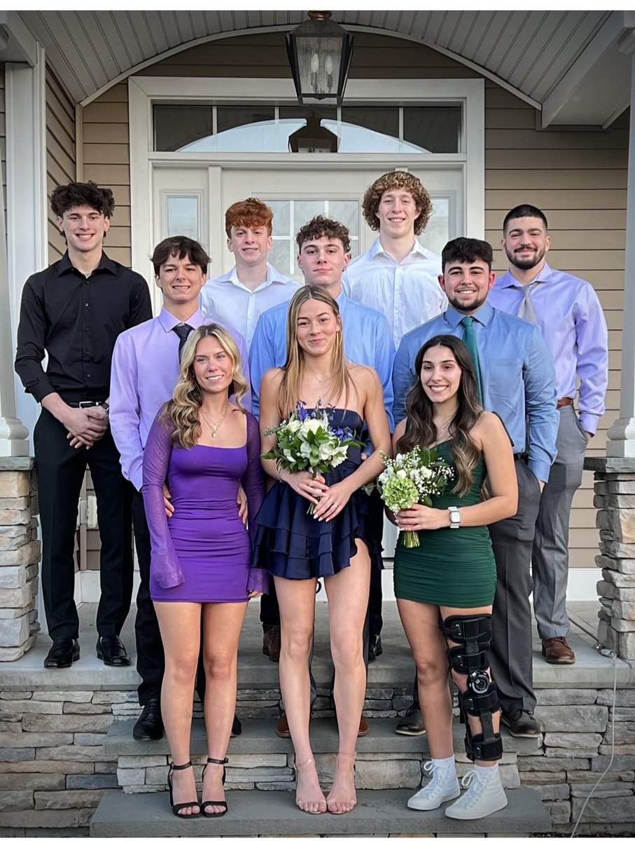 hmhunt76's tweet photo. SHS Winter Ball❄️
@DrWhalen3 
@SeekonkHS https://t.co/Kq4G84mlgp
