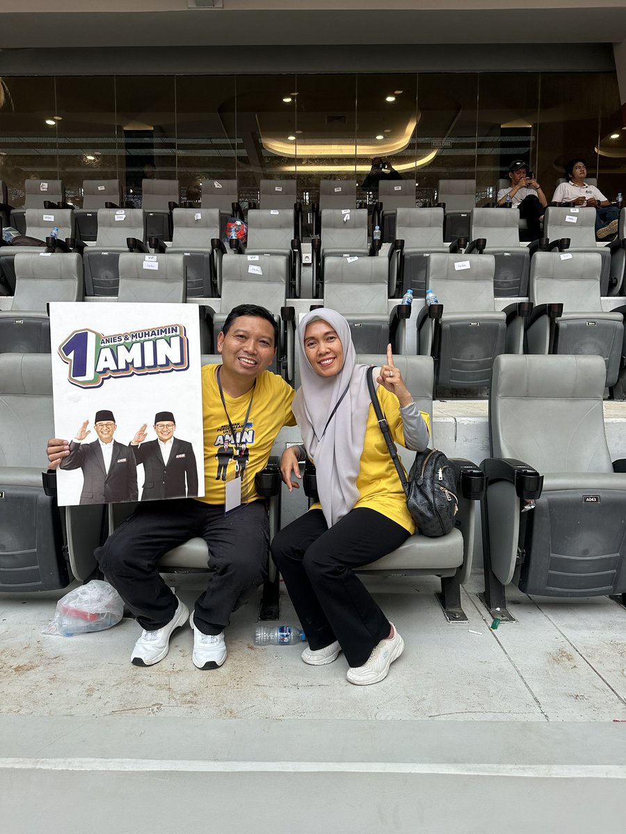 zainul_munas's tweet photo. Bangga dan haru sekali, kami berdua bisa menjadi bagian dari sejarah perubahan Indonesia bersama dg jutaan warga yg lain… makin percaya bahwa semua hal ketika diawali dg niat baik, Insya Allah akan menemukan jalan kebaikannya yg lain… JIS menjadi saksi sejarah bahwa tapak kami ada di sini utk Perubahan Indonesia.

#KumpulAkbarJIS01 
@aniesbaswedan 
@cakimiNOW