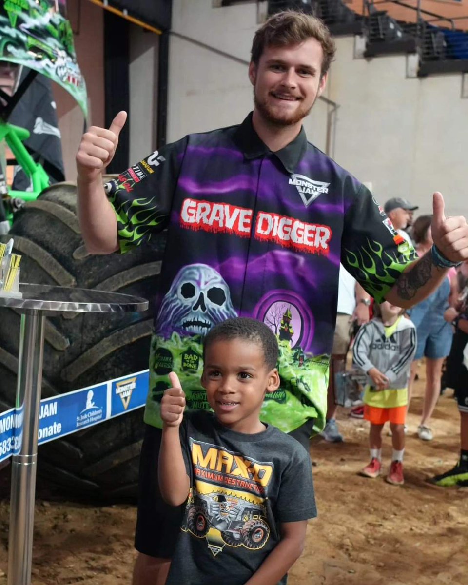 YoZae Visuals tweet media