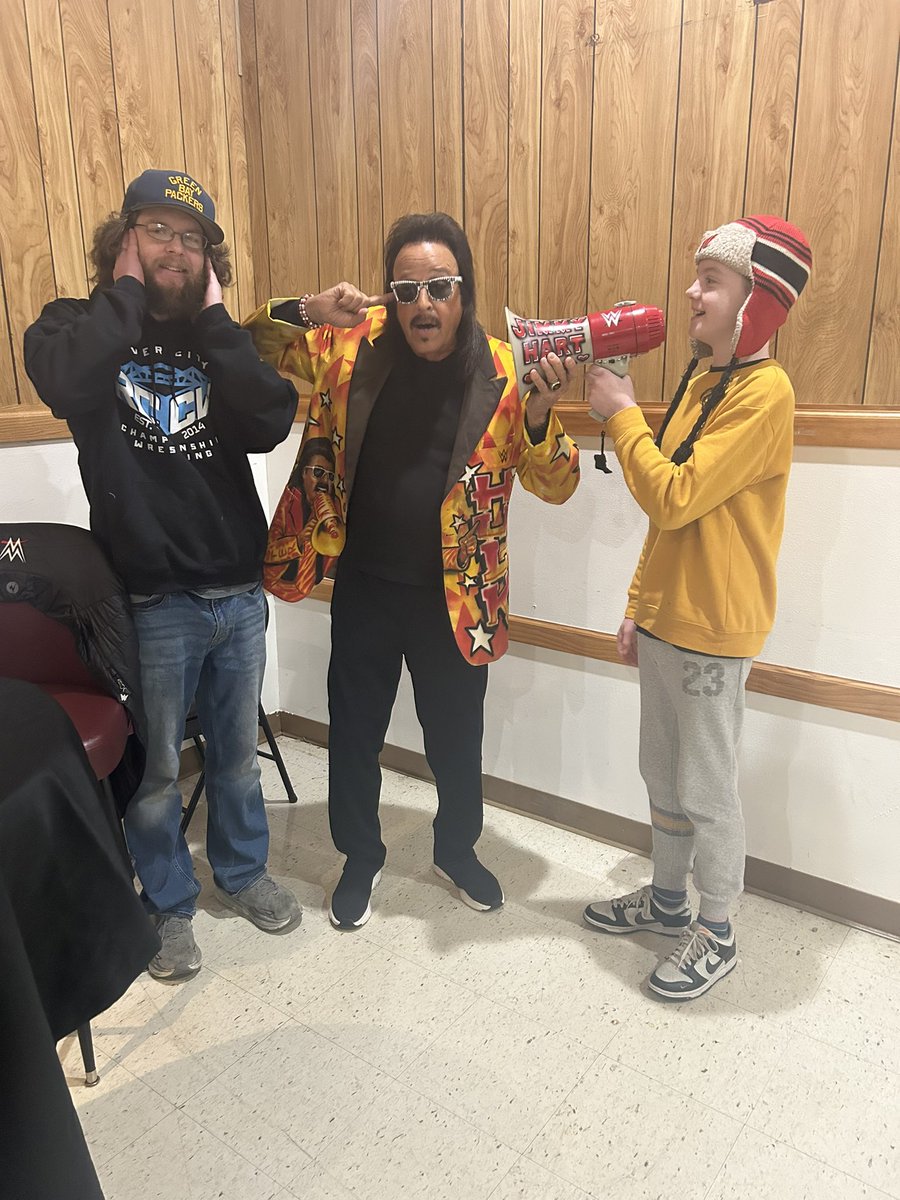 @RealJimmyHart thank you for being so nice to us at the @rccw show last night! So incredible to meet you!