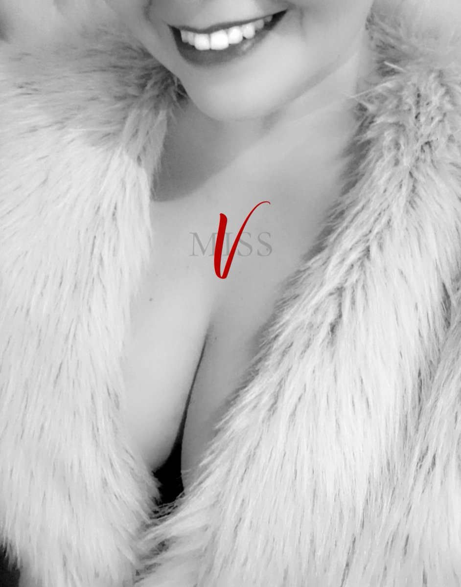 I'm going to miss the cold weather in Amsterdam. Send for my fur looks because I look great on everything. FinDom FemDom Bont FurFetish