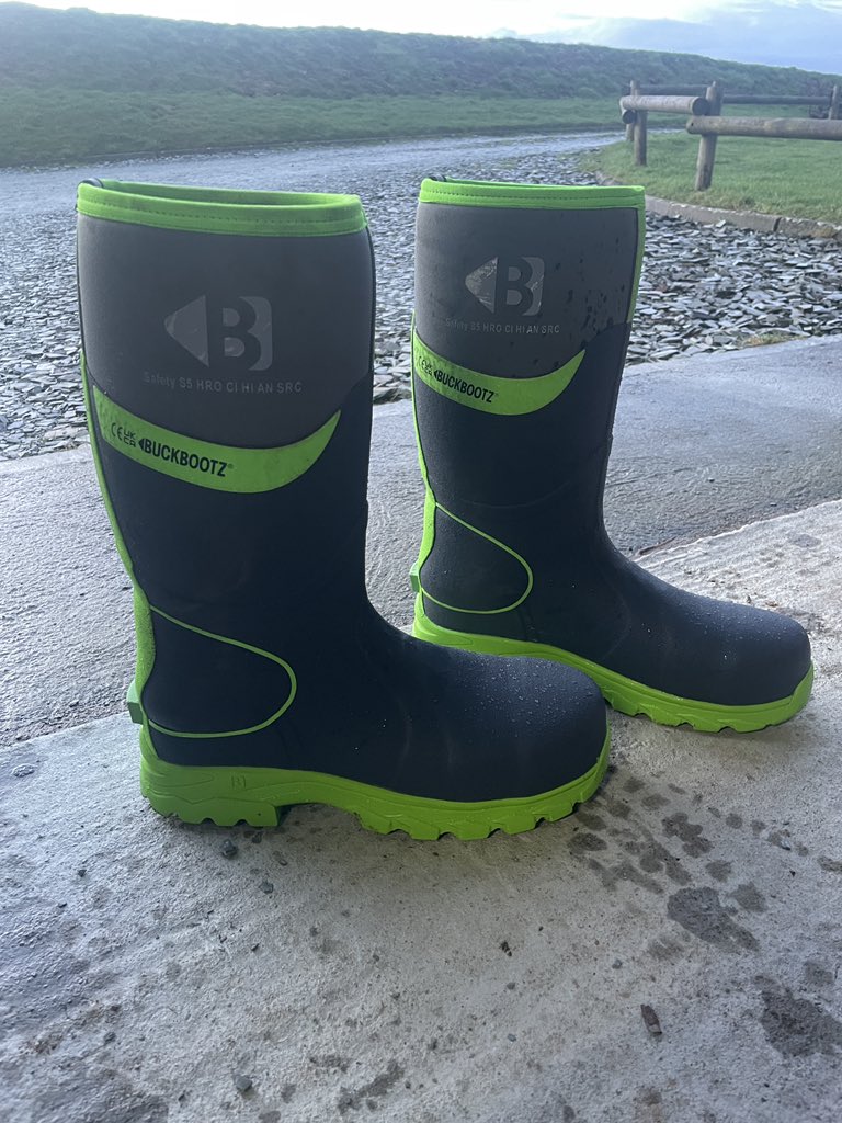 farmer_Mark5's tweet image. #Buckler #Buckbootz #wellingtons 👌
