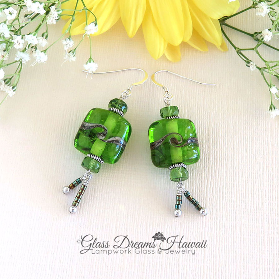 glassdreamshawaii.etsy.com/listing/163830… Spring Green Dangle Earrings #lampworkglassbeads #handmade #sterlingsilverfindings #giftideas