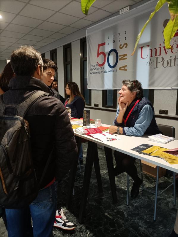 Eco_Poitiers's tweet photo. Journée Portes Ouvertes l'@UnivPoitiers qui a mobilisé les étudiants et les enseignants pour accueillir les lycéens et leurs familles #Parcoursup #licenceeco #mbfa #EPEES https://t.co/Uit85QqrXC
