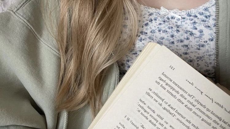 weekends are for reading 💭