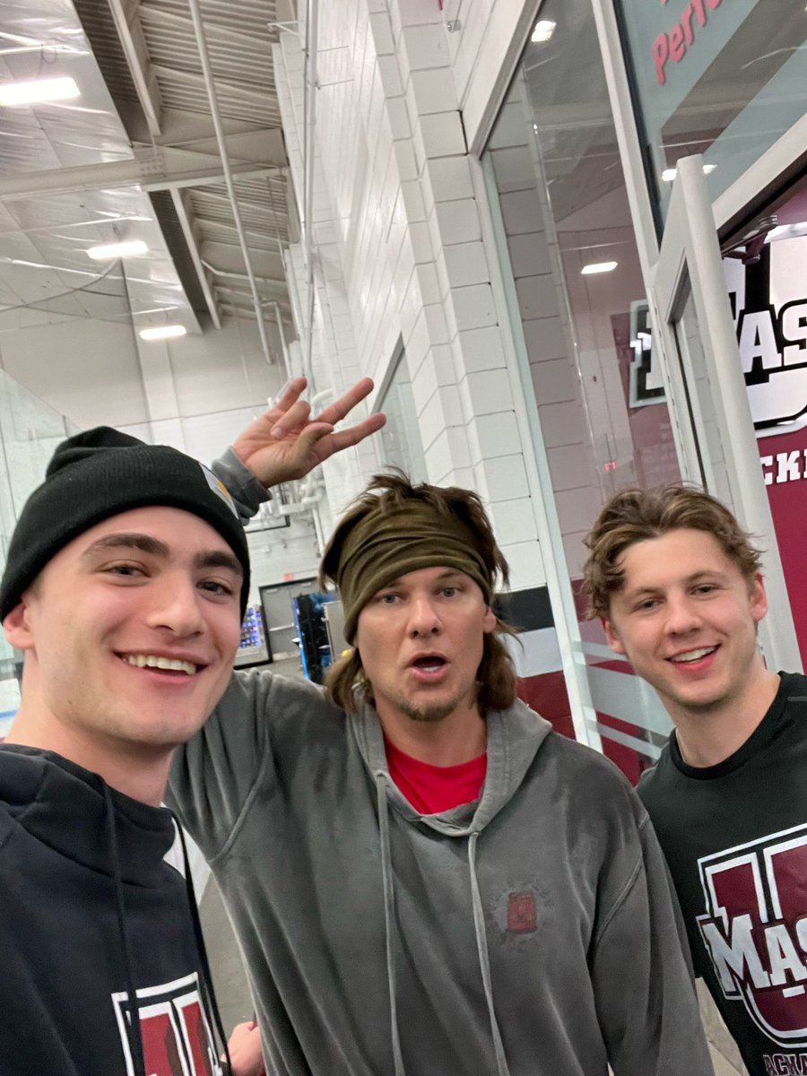 hockeyhousepod's tweet photo. Theo Von, huge UMass ACHA fan 🤝 https://t.co/iyTEFG5kJa