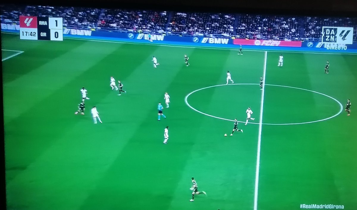Si Rodrygo se mete en derecha es un claro 4 3 3 con Bellingham en punta. A ver cómo pasan los minutos.