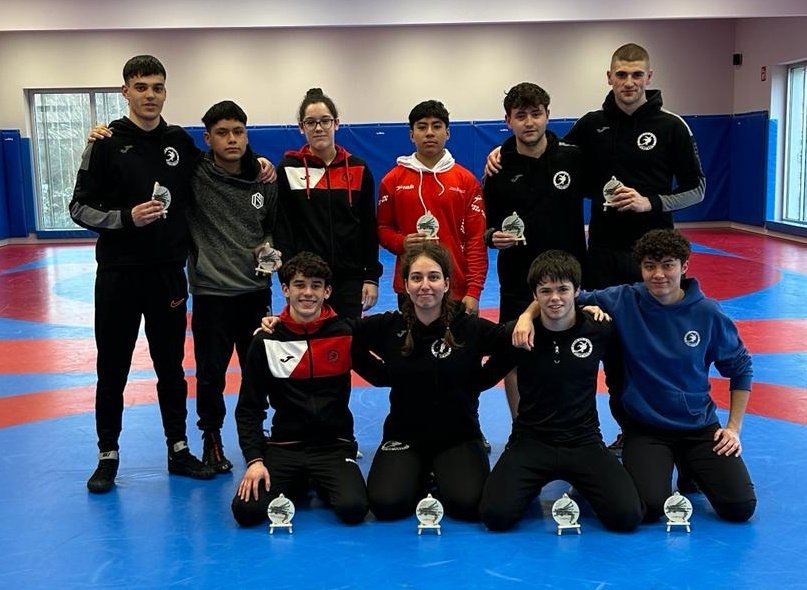 Está tarde algun@s de nuestr@s deportistas han participado en el Cto. Navarro U20 de lucha olímpica con pleno de medallas,  8🥇, 1🥈, 1🥉. ¡Enhorabuena a tod@s!
.
.
#wrestlingburlada