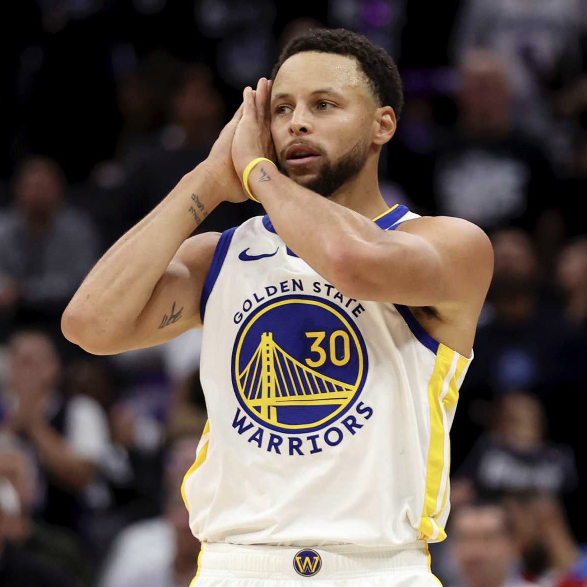 BlondedDynasty's tweet photo. Knowing that he’ll eventually get one, what pose should Steph’s statue be in? https://t.co/6PmL0Xz0XJ