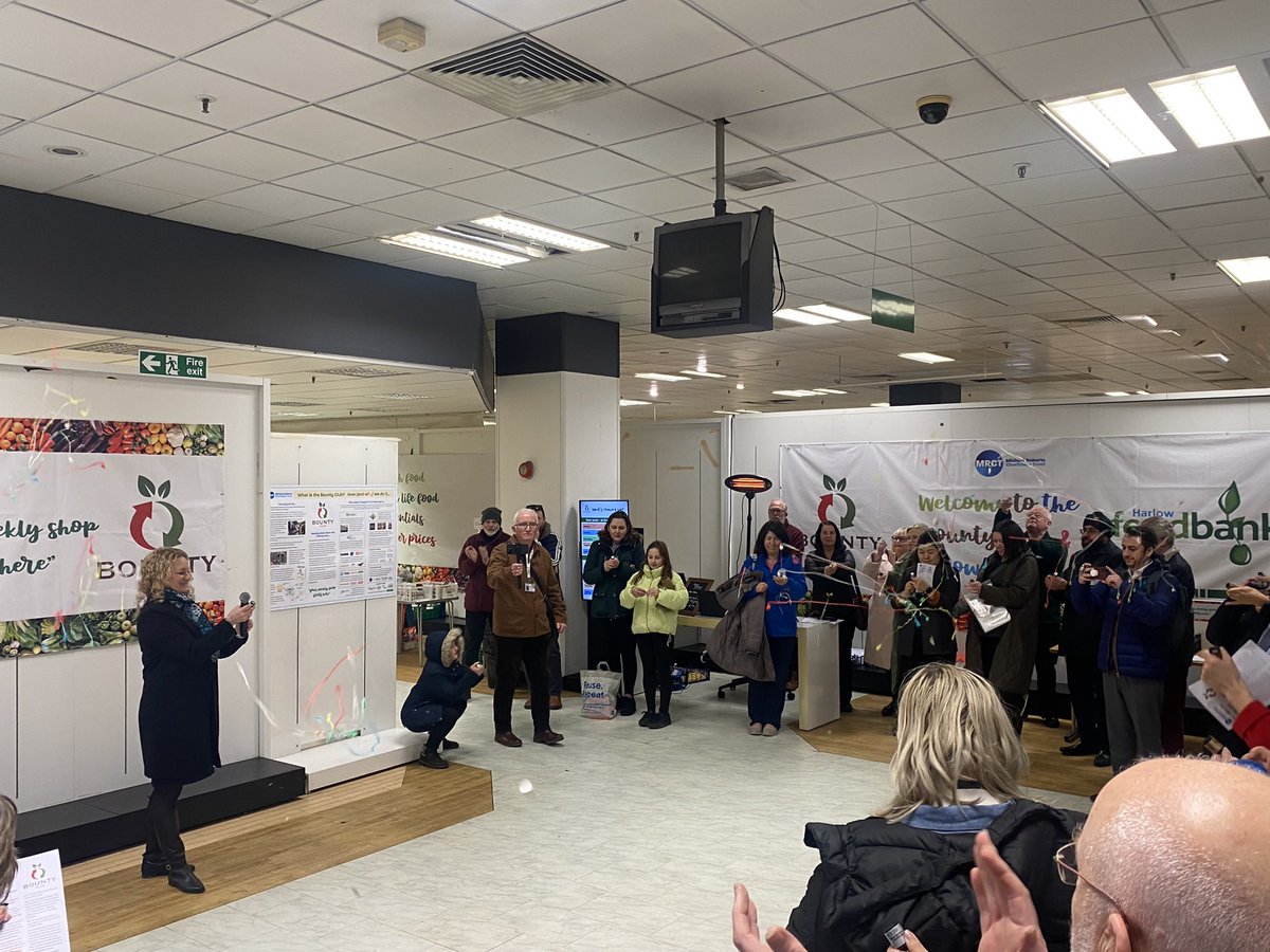 LouiseMcKinlay's tweet image. Delighted to open Harlow’s Bounty Club Community Supermarket. 

6th in Essex&amp;amp;we are well on our way to one in every borough/city/ district. The shops provide lower priced fresh&amp;amp; long life food.

Thanks to the wonderful team who helped to make it happen. 🥘🍲 🥗 @halfon4harlowMP
