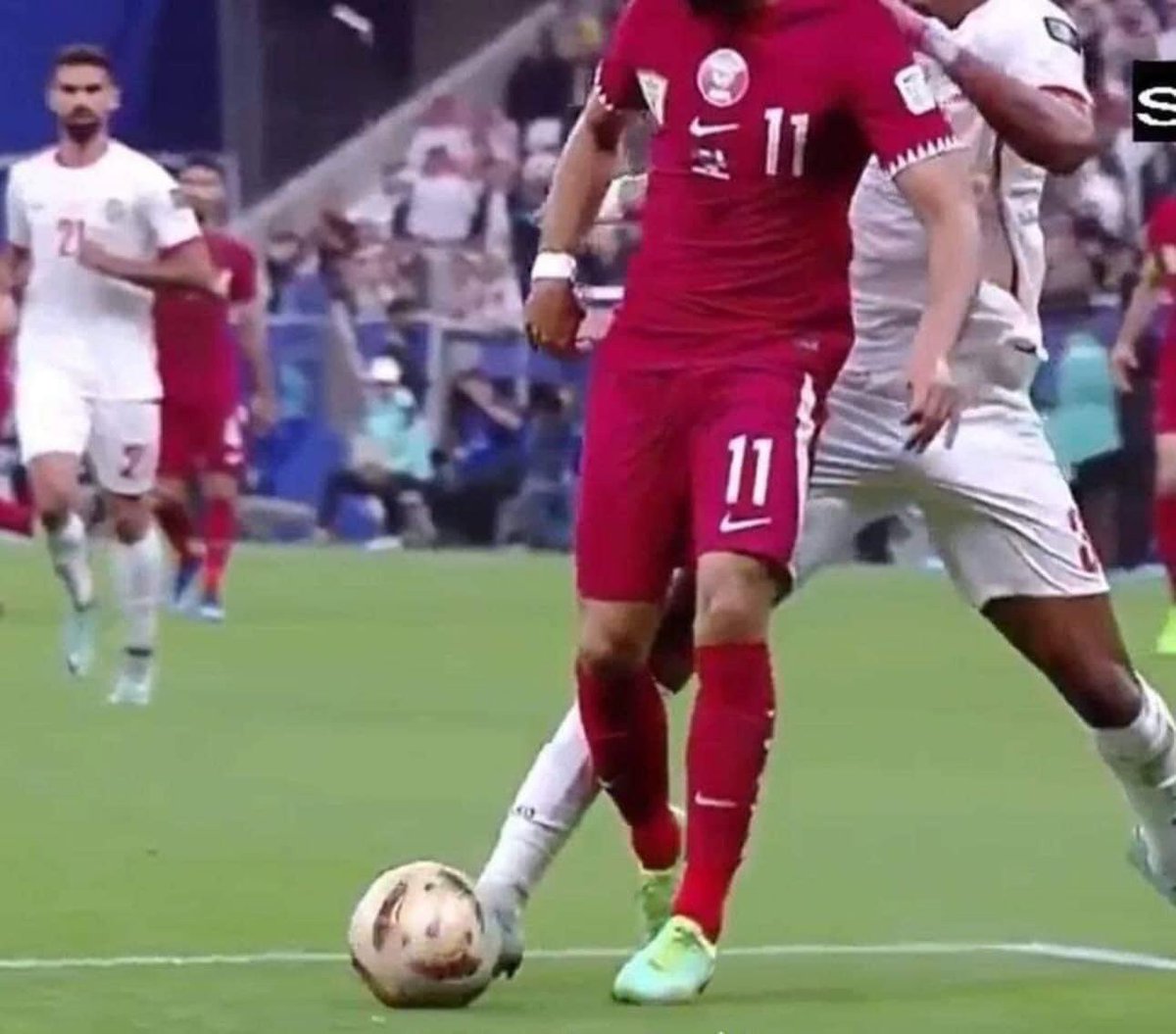 o54oo's tweet photo. حتى لو كان الحكم احول هذه مو ضربة جزاء 

#قطر_الاردن #كأس_اسيا_2023 #الاردن_قطر #AsianCup2023 #نهائي_كأس_آسيا2023 https://t.co/QWs3SnZRQl