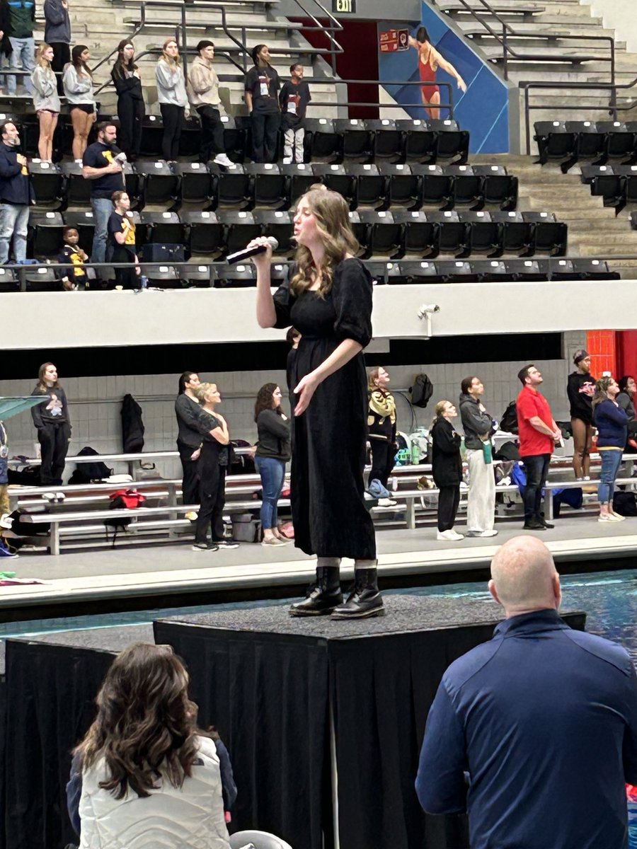 IHSAA1's tweet photo. Our thanks to Ella Chambers of Brownsburg HS for her beautiful rendition of our national anthem! ⁦@bhsdogs⁩ https://t.co/ABUatpjbEv