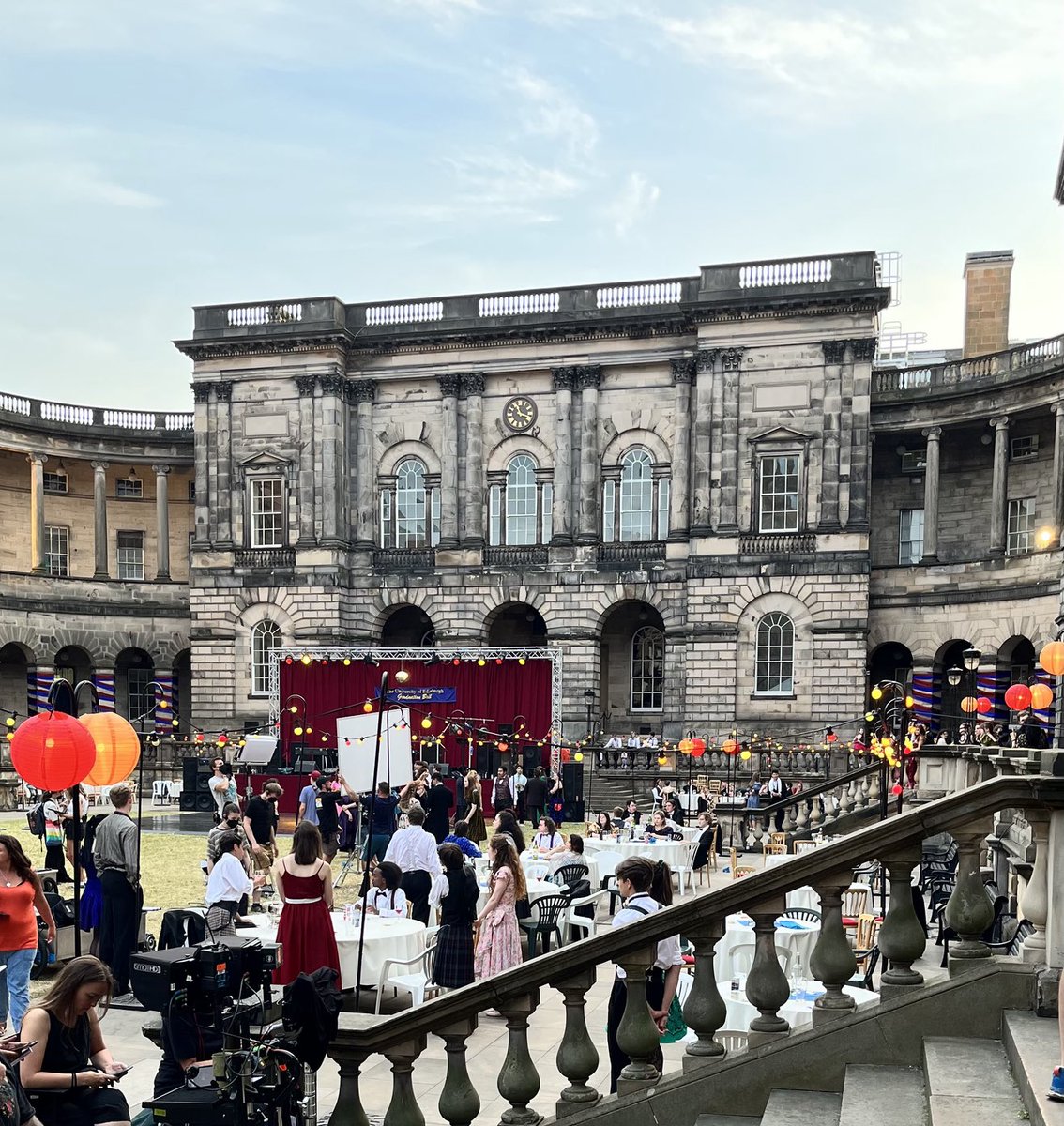 ⁦One Day… back to the 80’s! 🙌
behind the scenes ⁦<a href="/netflix/">Netflix</a>⁩ 🎬
#mua #crew #edinburgh #oneday #netflix