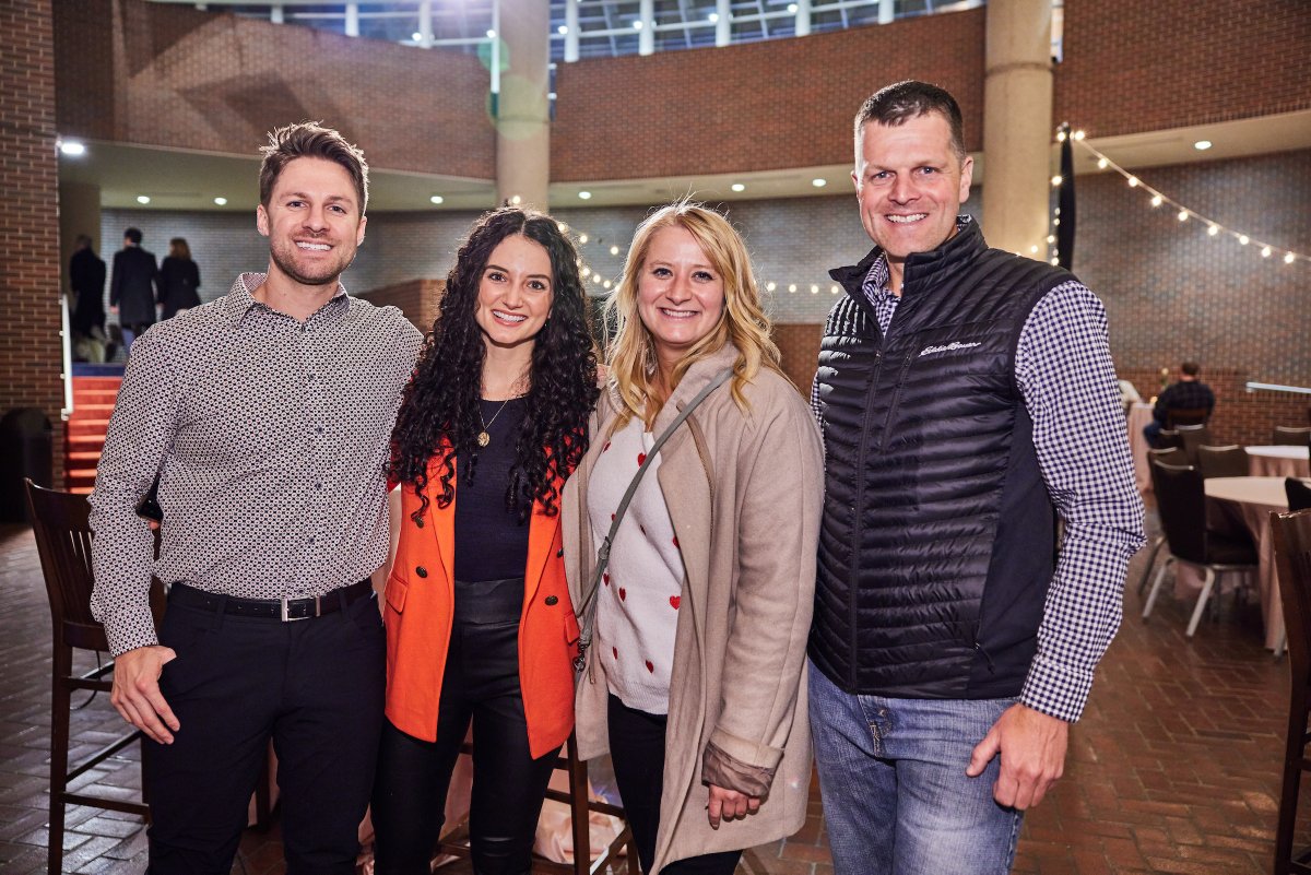 peoriasymphony's tweet photo. A little lovebird told me that the Romance concert is just one week away! Make sure to plan for the after-party following the concert in the Peoria Civic Center lobby. Get excited for live music from the Nathan Taylor Band and more! #pso126

💘Tickets: https://t.co/d9IWbnTGEb https://t.co/ekJn2NDLV5