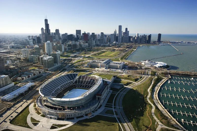 FastestPitStop's tweet photo. 🚨 EXCLUSIVE: Organisers of the planned Chicago Grand Prix want to prioritise racing over “show”

Sources reveal that the planned Chicago Grand Prix will be “European-esque” and it will combine elements of loved European tracks into the planned Street Track. 

The track will go around Soldier Field stadium and consist of a general mix of low, medium and high speed corners, even though the organizers aim to prioritize the medium speed ones to optimise overtaking opportunities.

The organisers are said to want to  prioritise racing and speed before show, to balance out how races like Vegas and Miami are flashy.

#F1
