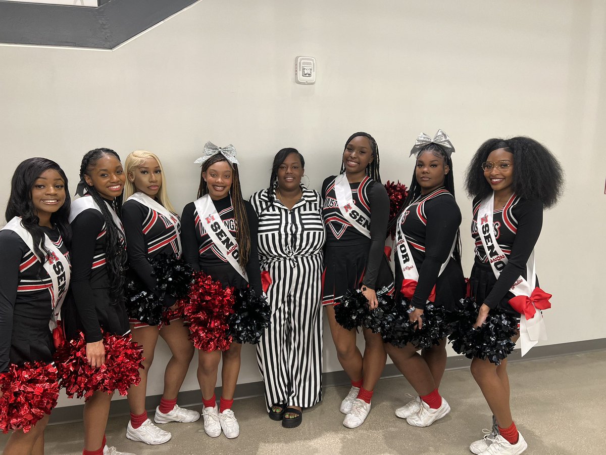 ManorCheer's tweet image. WAMM!!! ❤️🖤 Manor vs. Westwood AND SENIOR NIGHT!!! ❤️🖤 #Cheer #SeniorNight #Number1