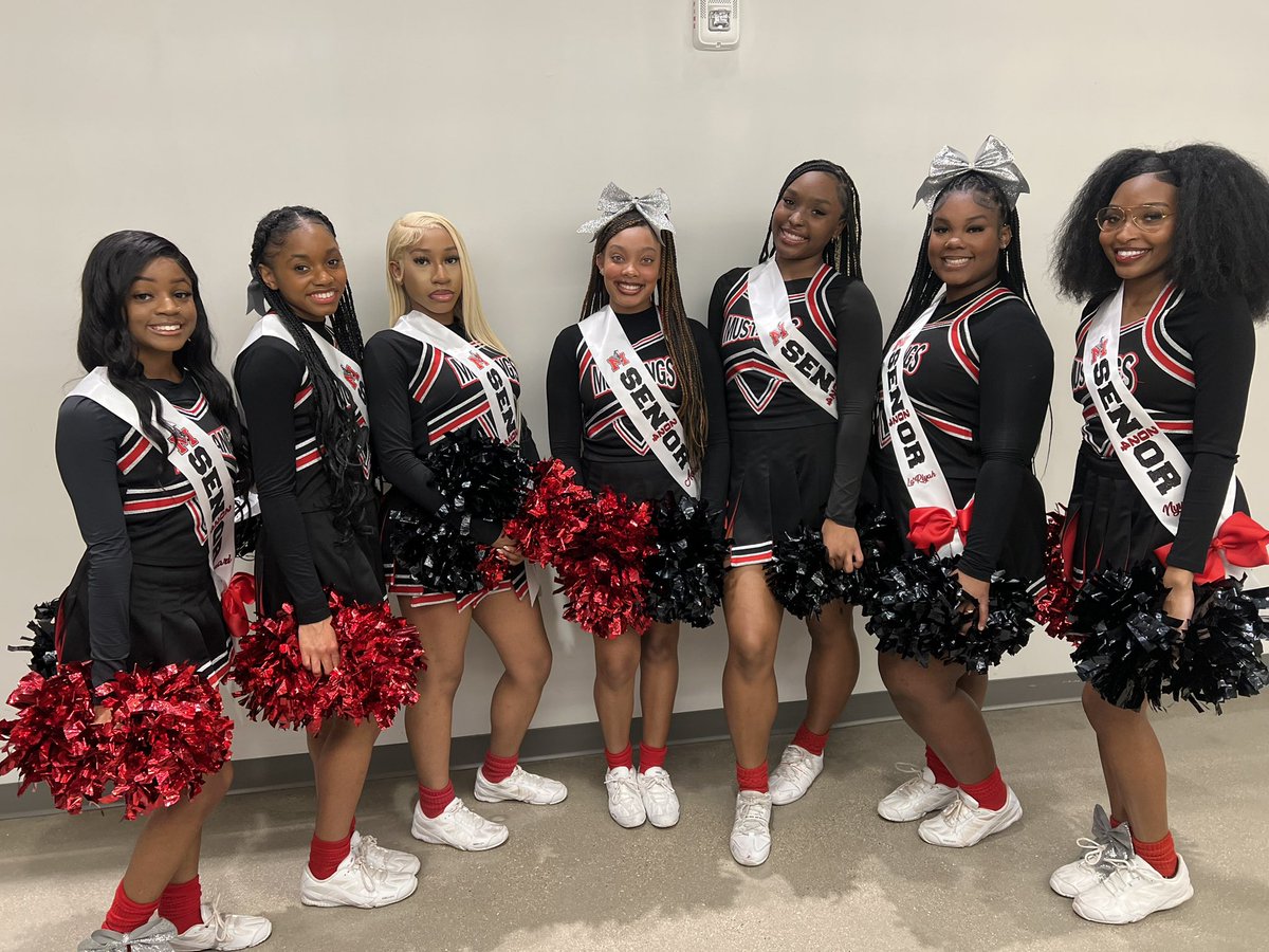 ManorCheer's tweet image. WAMM!!! ❤️🖤 Manor vs. Westwood AND SENIOR NIGHT!!! ❤️🖤 #Cheer #SeniorNight #Number1