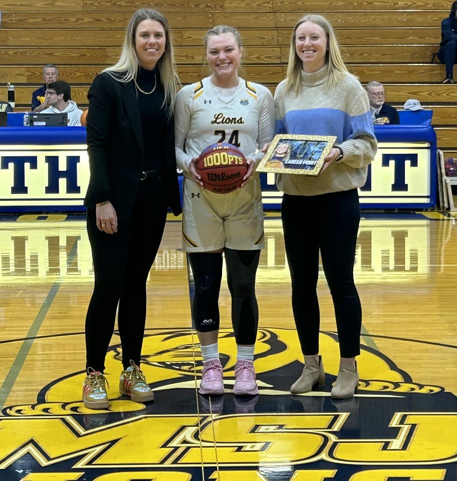 🏀| Congratulations to our 4 <a href="/MSJ_WomensHoops/">Mount Women's Basketball</a>
seniors! Your hard work and dedication to the program throughout the years is much appreciated! 

Good luck to you all in your future endeavors!    

#DEFENDtheMOUNT #MountUp #ClimbHigher #HeartOfD3