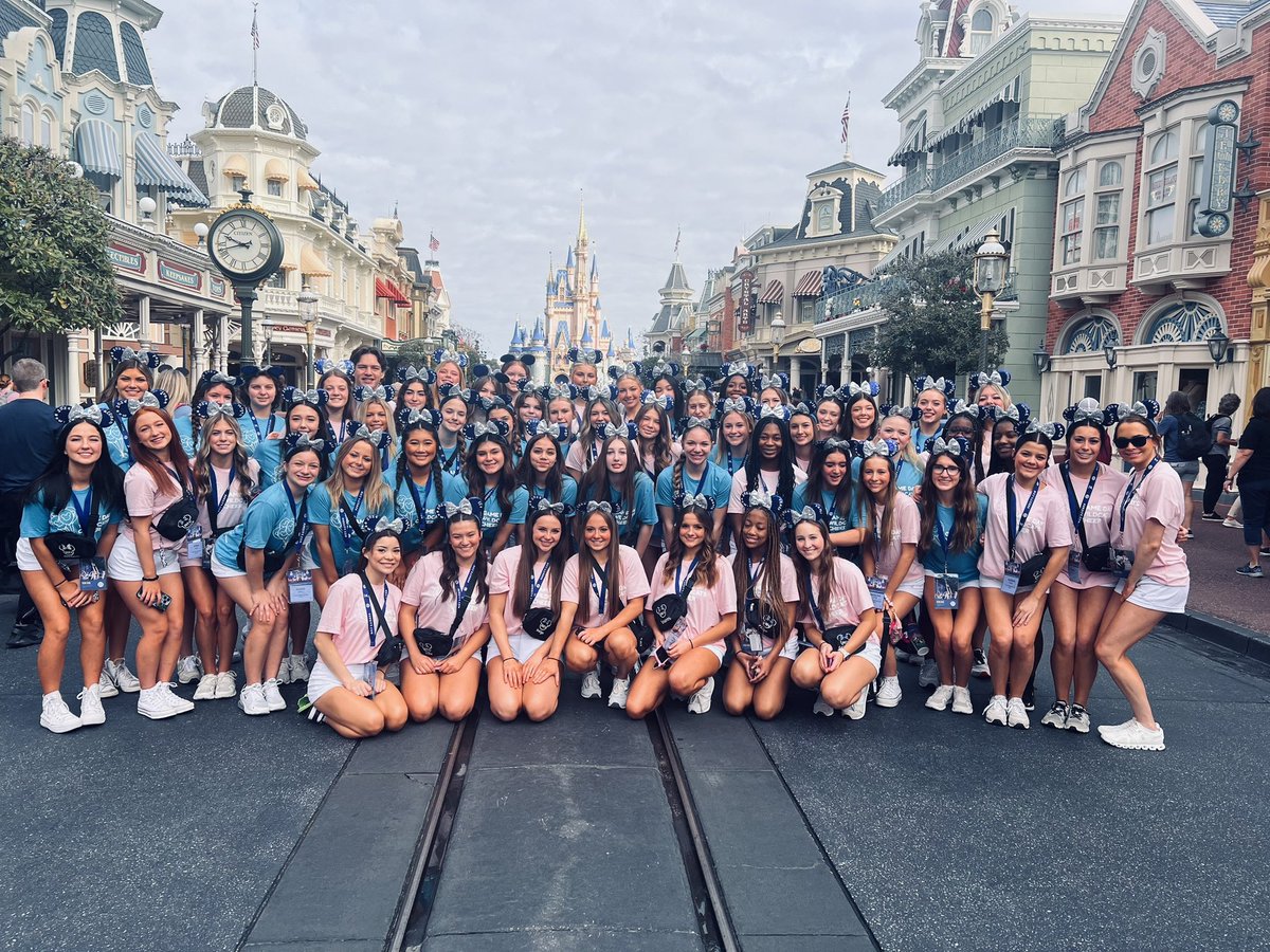 TomballMemorialCheer tweet media