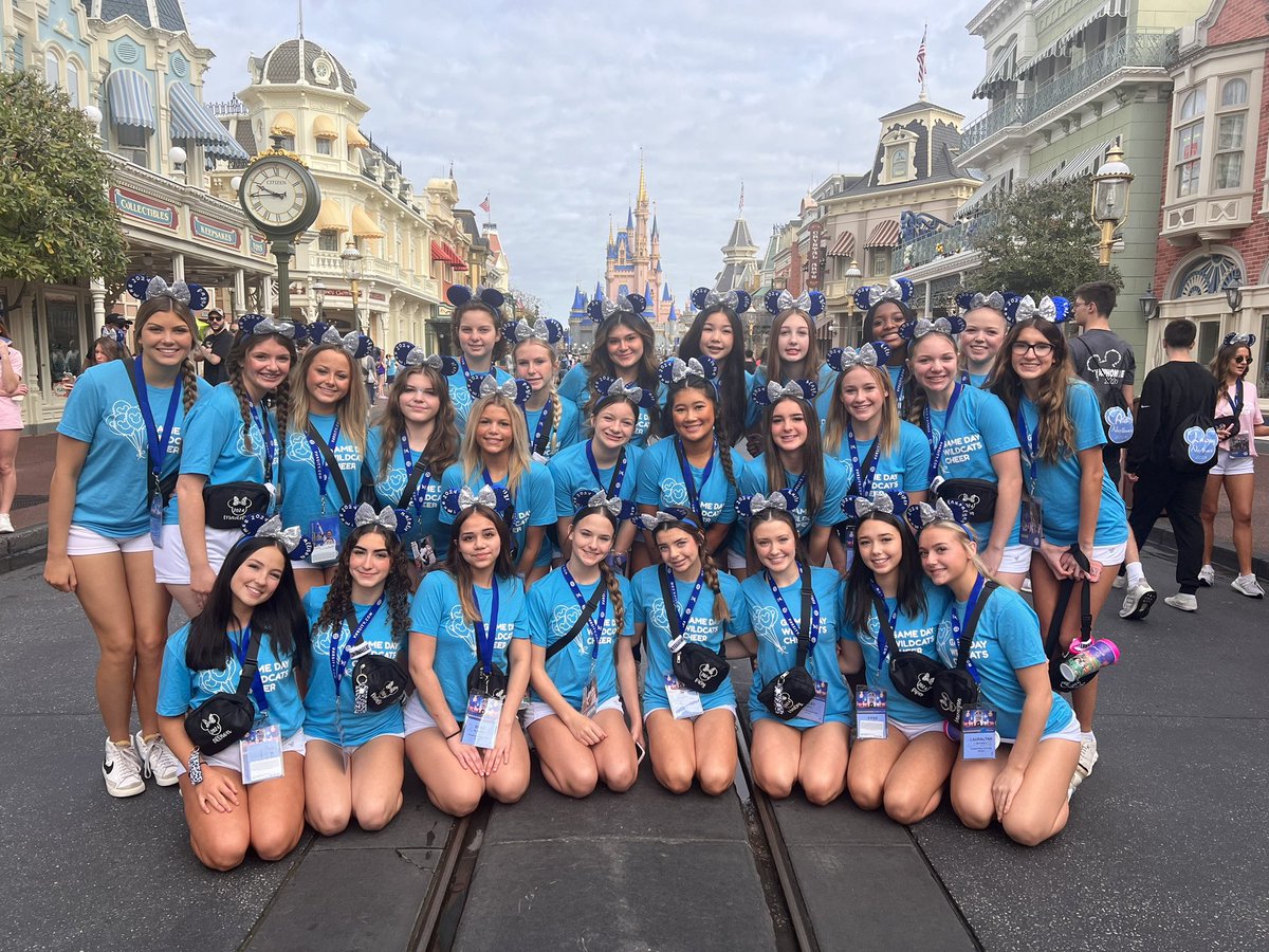 TomballMemorialCheer tweet media