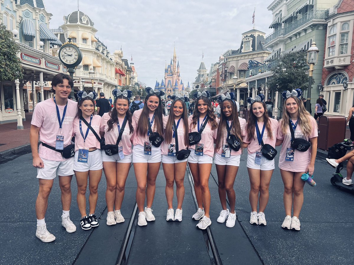 TomballMemorialCheer tweet media