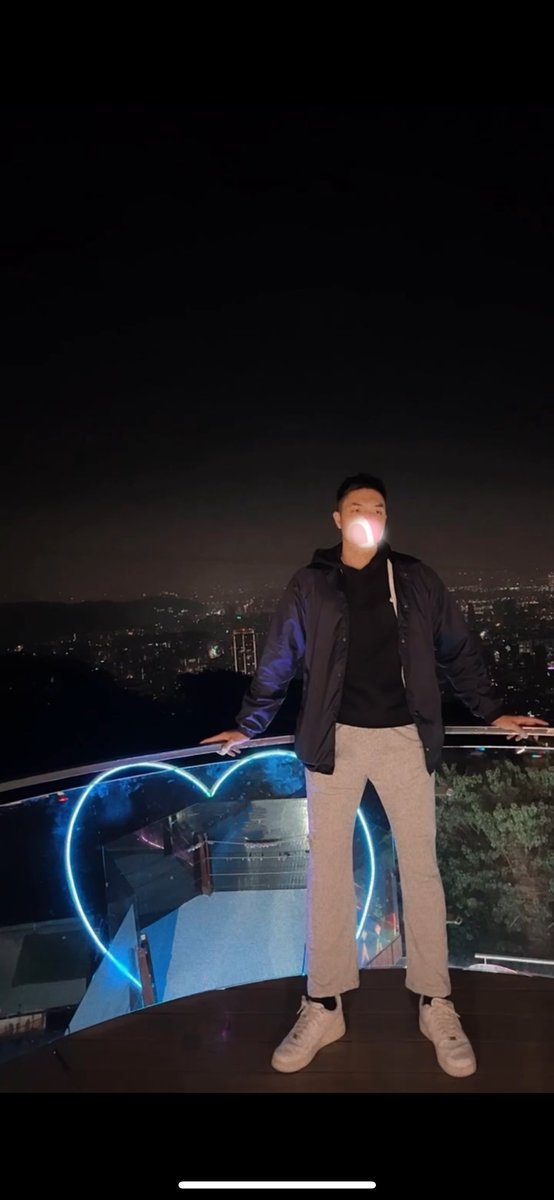 跑來山上遠遠看到好幾個地方都有人在咻咻蹦也是蠻有趣的～