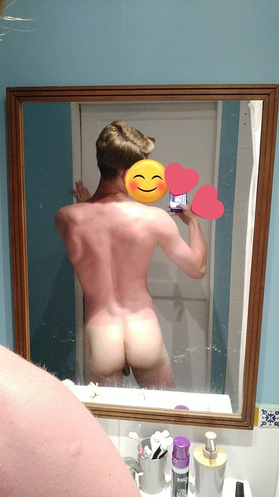 trunxcoss1's tweet photo. Do you all think my daddy @DPPVT123 will get more horny when he see my new tanlines/ creen ustedes que mi daddy se pondrá más caliente cuando vea mis nuevas líneas de bronceado? https://t.co/us4PzJaykX