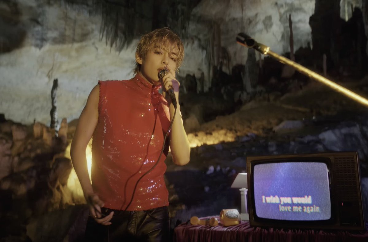 charts_k's tweet photo. V's "Love Me Again" has surpassed 400 million streams on Spotify! https://t.co/WlhQmKdoyp