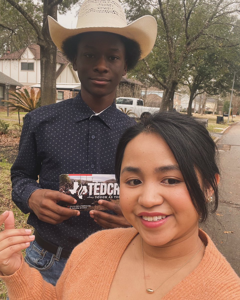 took a quick trip to the Woodlands with @students4cruz to put in some groundwork for the #cruz4senate campaign! “Your the cutest thing in the world” said some passionate Cruz voters! 

#republican #2024 #cruz4senate #election #Houston #houstonhighchoolrepublicans #cruzsaders