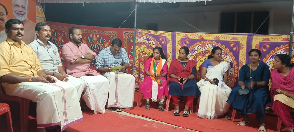 advssuresh's tweet photo. കോവിലുവിള വാർഡ് ഉപതെരഞ്ഞെടുപ്പ്:
രാത്രി ഏറെ വൈകിയും പ്രവർത്തന സജ്ജരായ സഹാപവർത്തകർക്കും സ്ഥാനാർത്ഥി രജനിക്കുമൊപ്പം .....
#bye_election #കോവിലുവിള #attingal 
@surendranbjp @kannothsubhash1 @VMBJP @PrakashJavdekar https://t.co/r4o6YZa6BV