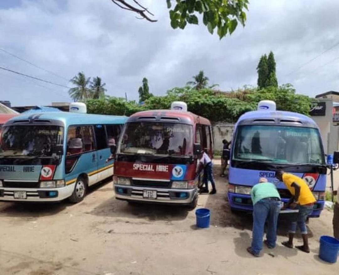 BusesDaily's tweet image. Wakurugenz wengine wanakwama wapi!? Mpka SPECIAL HIRE wana #AzamTv