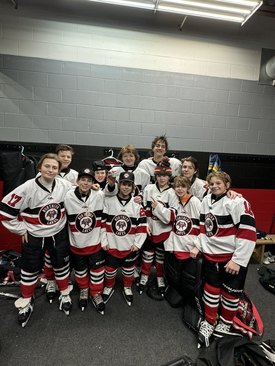 Congrats to Quinton Rikala and the PeeWee As celebrating Q’s 100 point this season!! Awesome job!! ⚡️⚡️