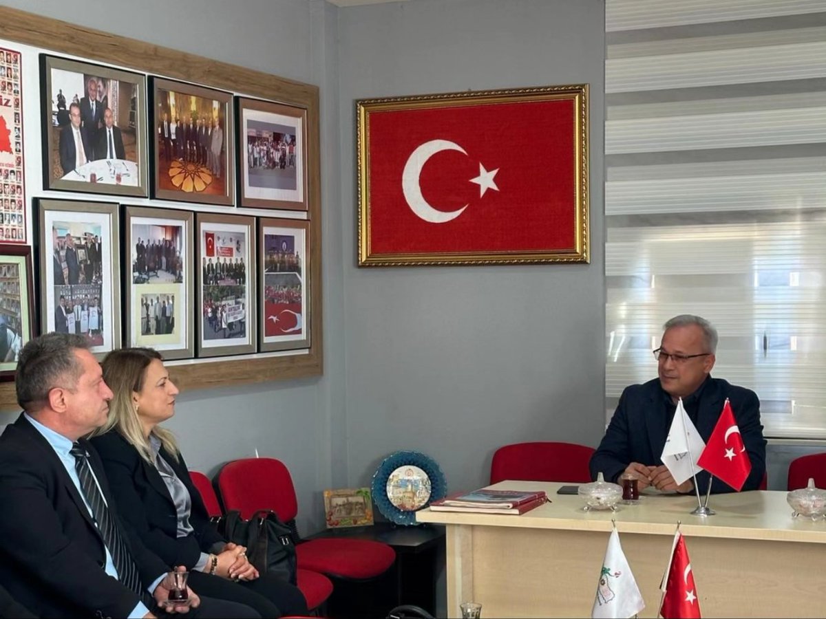 Kepez Belediye Başkan adayımız Emre Karaşin ve Konyaaltı Belediye Başkan adayımız Şafak Çelik ile Ant. Şehit ve Gazi Yardm. Derneğine ziyarette bulunduk. Dernek Başkanımız ve değerli Yönetimine nazik misafirperverlikleri için teşekkür ederiz.