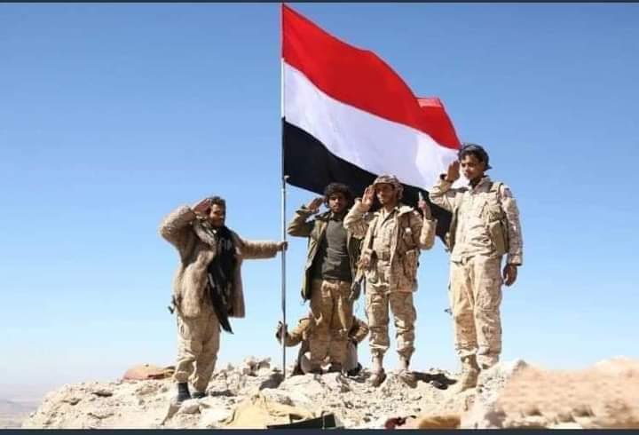 YaserAlraeeini's tweet image. فبراير ثورة السلام والقوة والصمود.
ثار الشعب بصورة حضارية فريدة وحمل شعار السلمية، وحقق هدفه، وعندما حاولت المليشيات الارهابية الحوثية فرض أجندتها بالعنف حمل السلاح دفاعا عن الثورة والوطن. شعاره.
نحن في السلم أُسود
وإذا ما جرنا الباغي إلى السيف نسود
#فبراير_الثورة_والجمهورية…