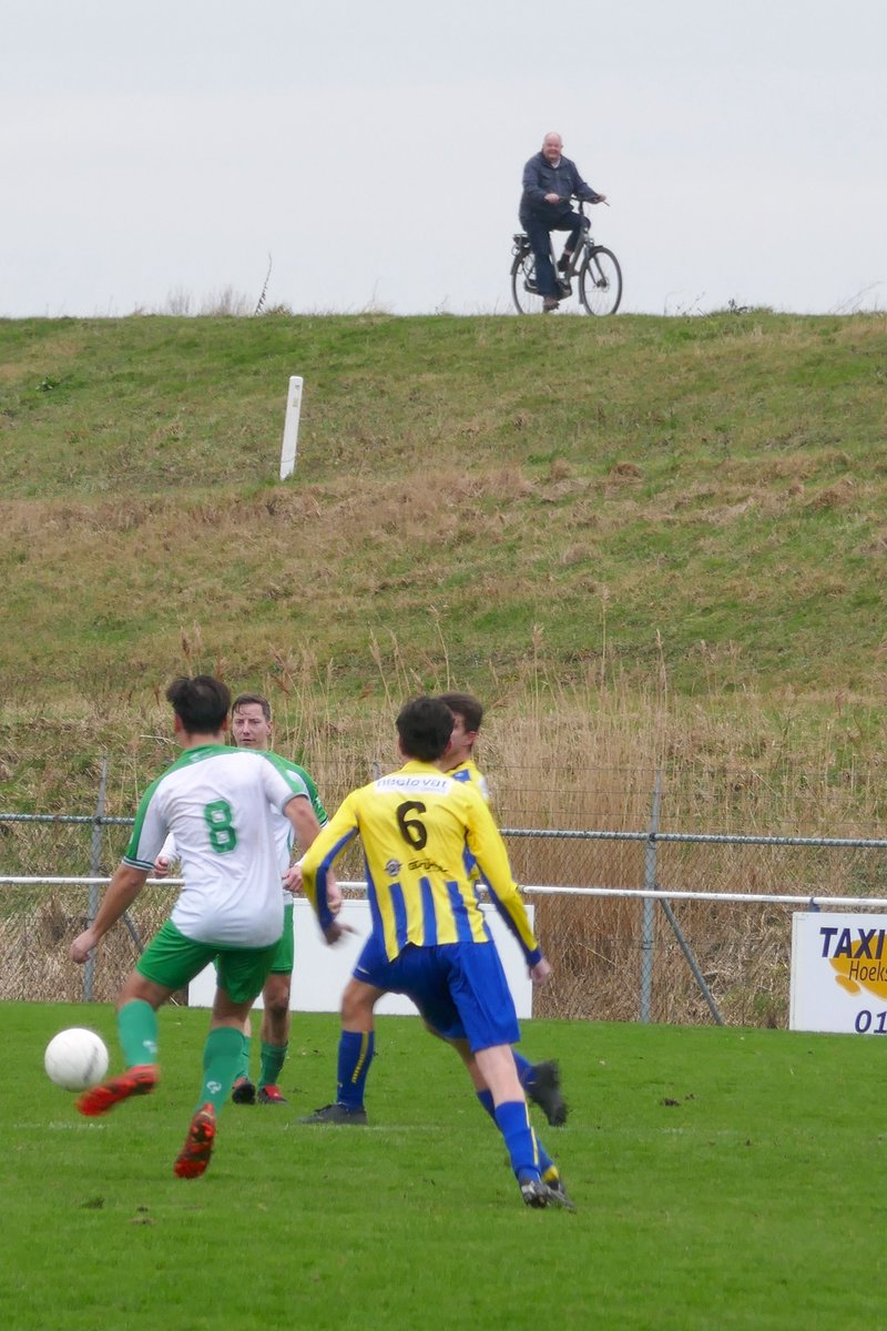 De_Dwarslat's tweet photo. π΄ββοΈ Voetbal kijken vanaf de fiets.
β½οΈ Fortuna Be Quick - Flakkee.
ποΈ Sportpark De Koorenaar, Goudswaard.
#groundhopping #hoeksewaard #goudswaard https://t.co/1FzeYvEMJC
