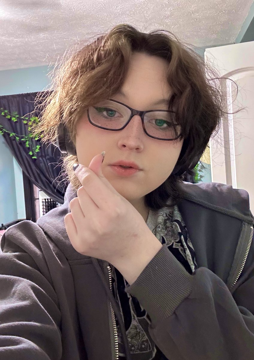 RavenTheGhost_'s tweet photo. i was at 200k for a second there so thank you everyone i love you ❤️ https://t.co/1yuZ5bn8kK
