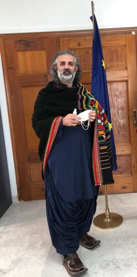 BAkhlaque's tweet photo. کون جیت رہا ہے اور کون ہار رہا ہے۔
ڈیرہ بگٹی کے نواب  اکبر بگٹی کے پوتے نوابزادہ شاہزین بگٹی این اے 253  سے ہار  گئےاور آزاد امیدوار جیت گئے۔
افسوس کی بات ہے جو نتیجے آپ دیں آپکی مرضی۔ #ElectionResults2024 @ShahzainBugti4 https://t.co/8k2m6lRyaZ