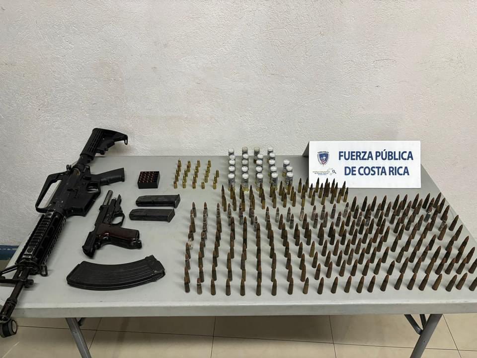 Decomiso de armamento en limón, sujeto ligado con la banda de hondureños. La policía trabaja. Después de ahí, los jueces no actúan.