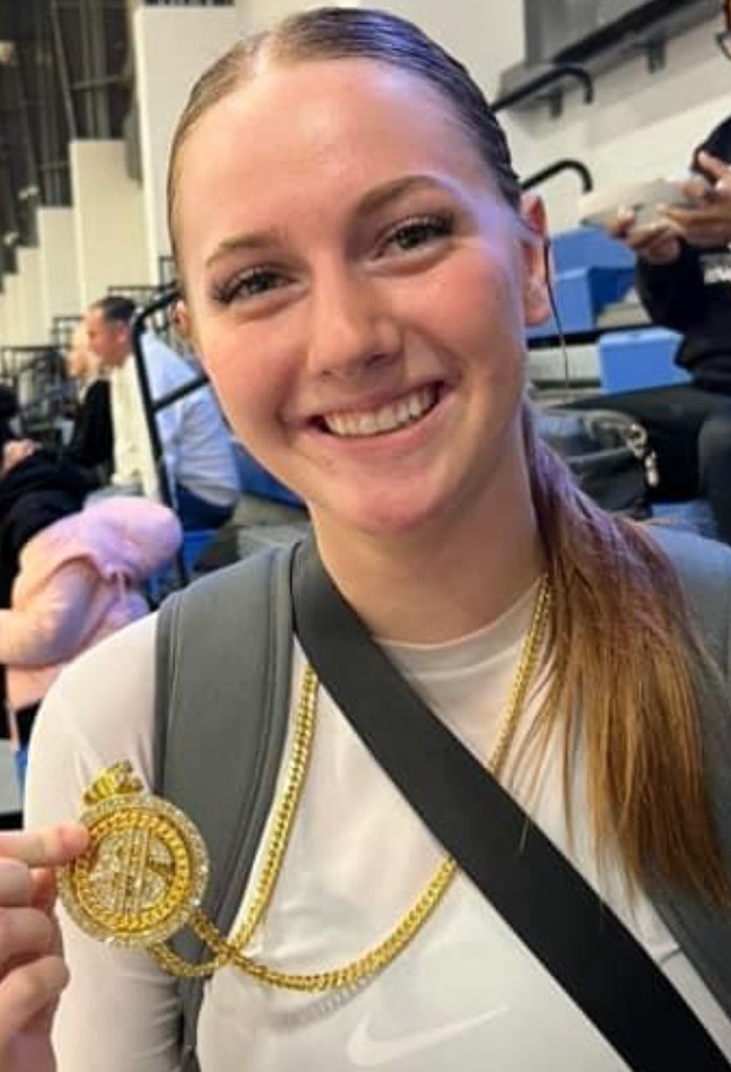 Gold chain and all…… nice win!