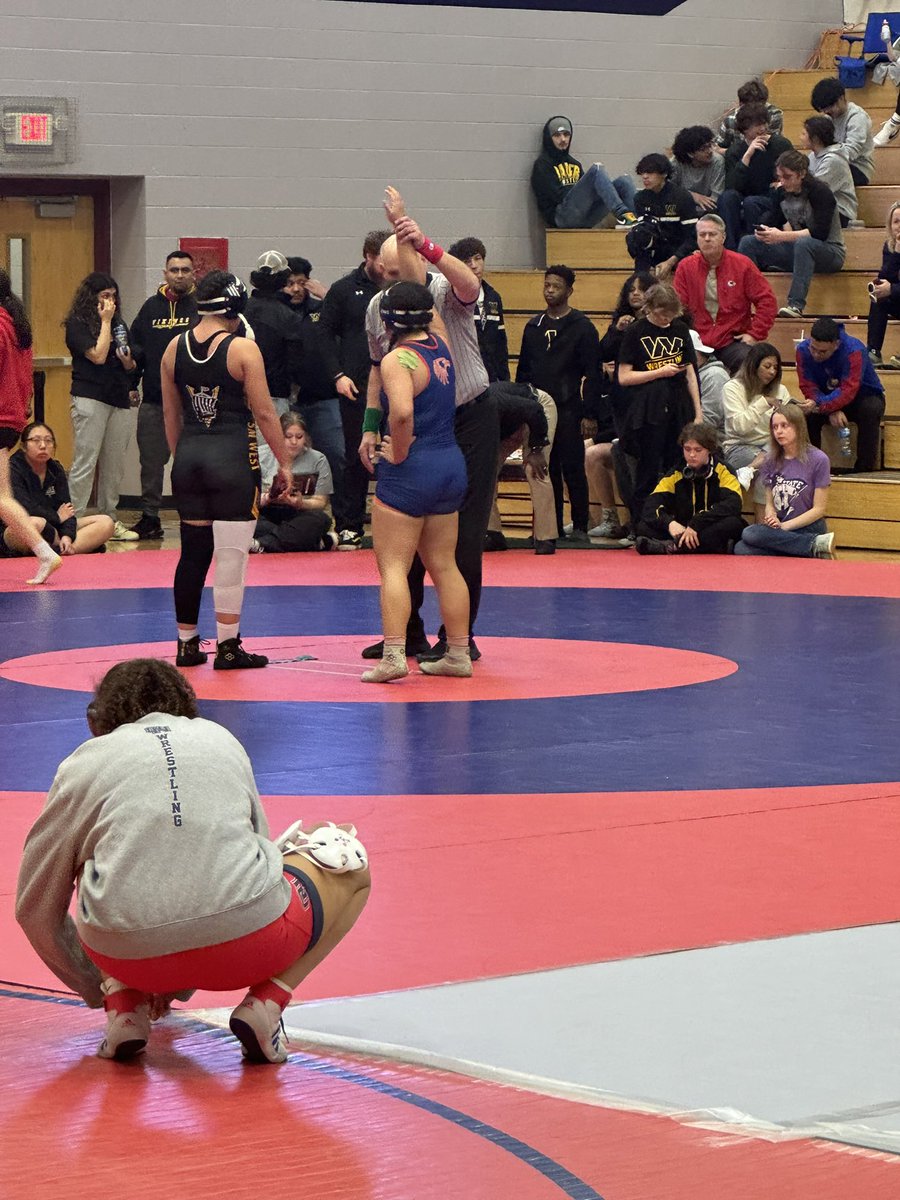 OEastAthletics's tweet photo. Zoie Bates with the victory and advance to the next round.  @CoachGriff_OE @OlatheEastHawks https://t.co/igs1ptwkx0