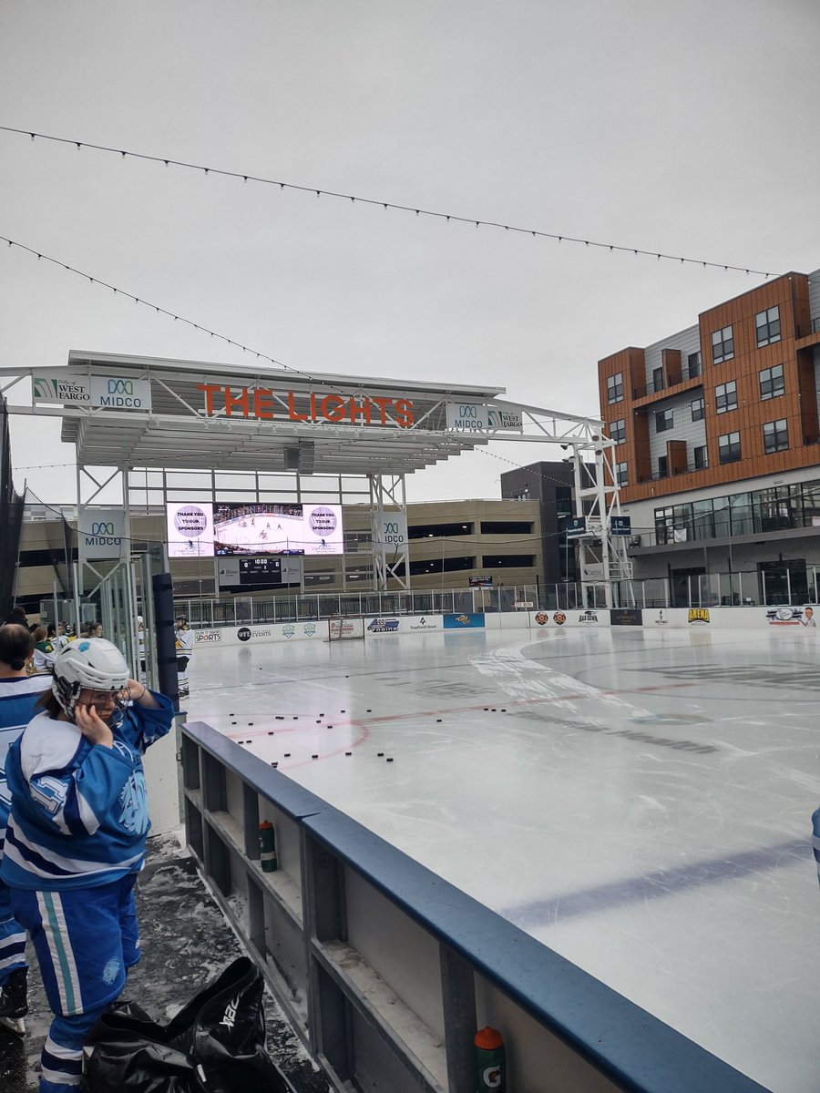 LRSCWHky's tweet image. Outdoors at The Lights! Bout that time...