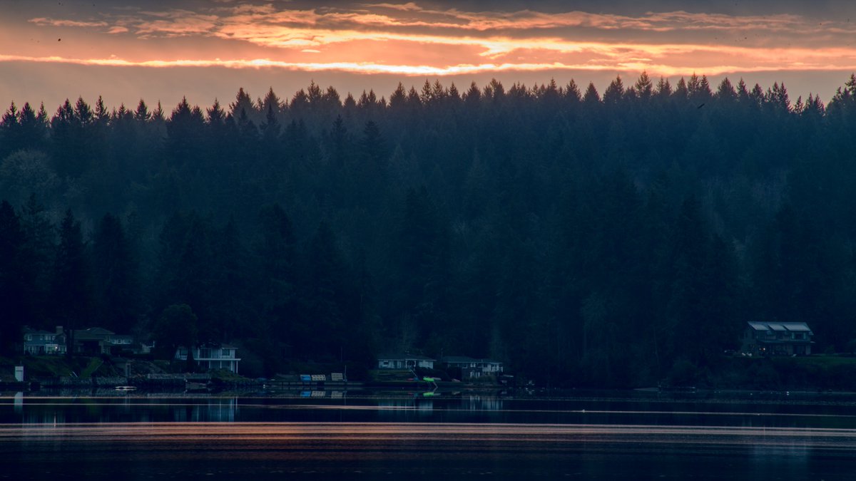 chingsemb's tweet image. good morning from silverdale @komonews @MollyShenKOMO @Rebecca_Weather @ShannonODKOMO @KClarkWx